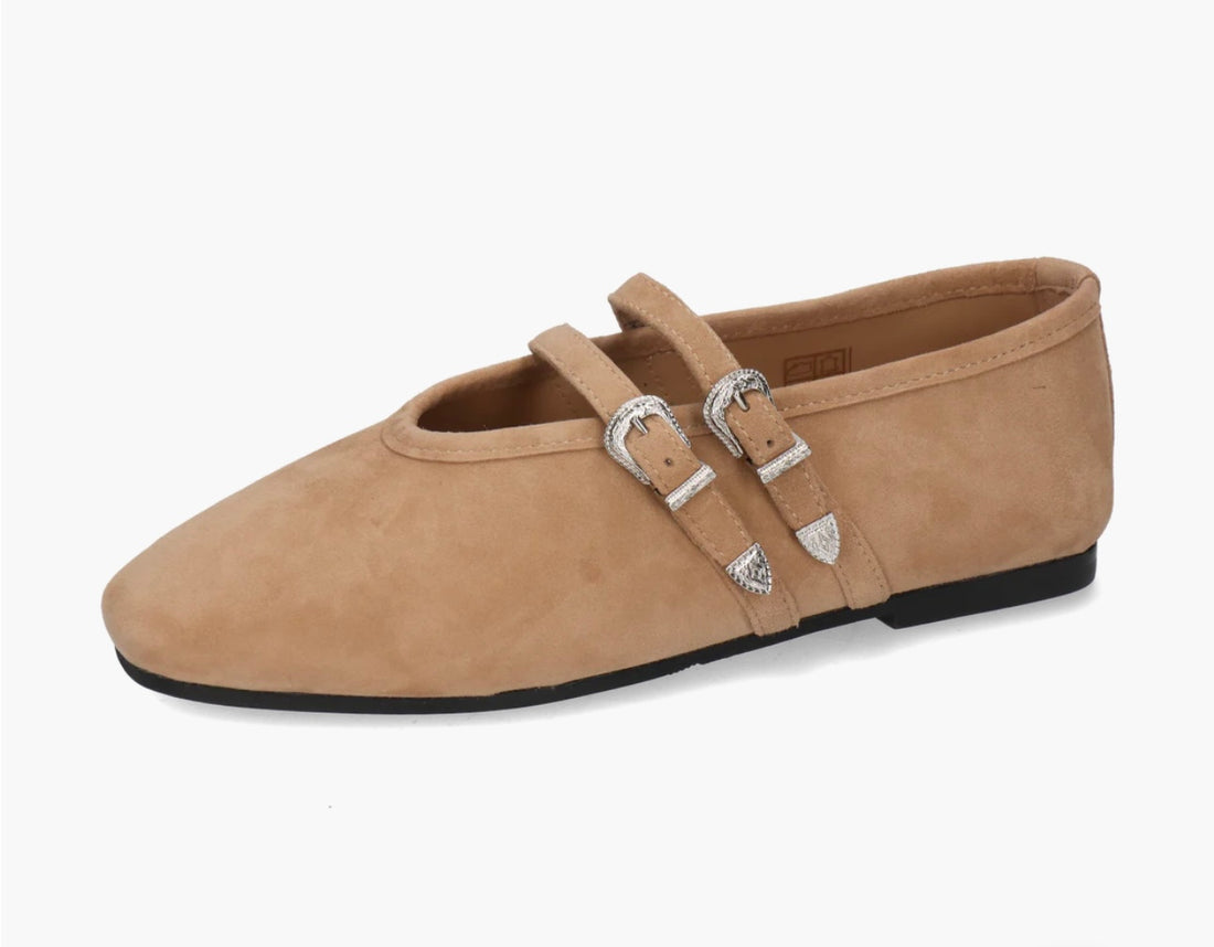 Emily Buckle caramel