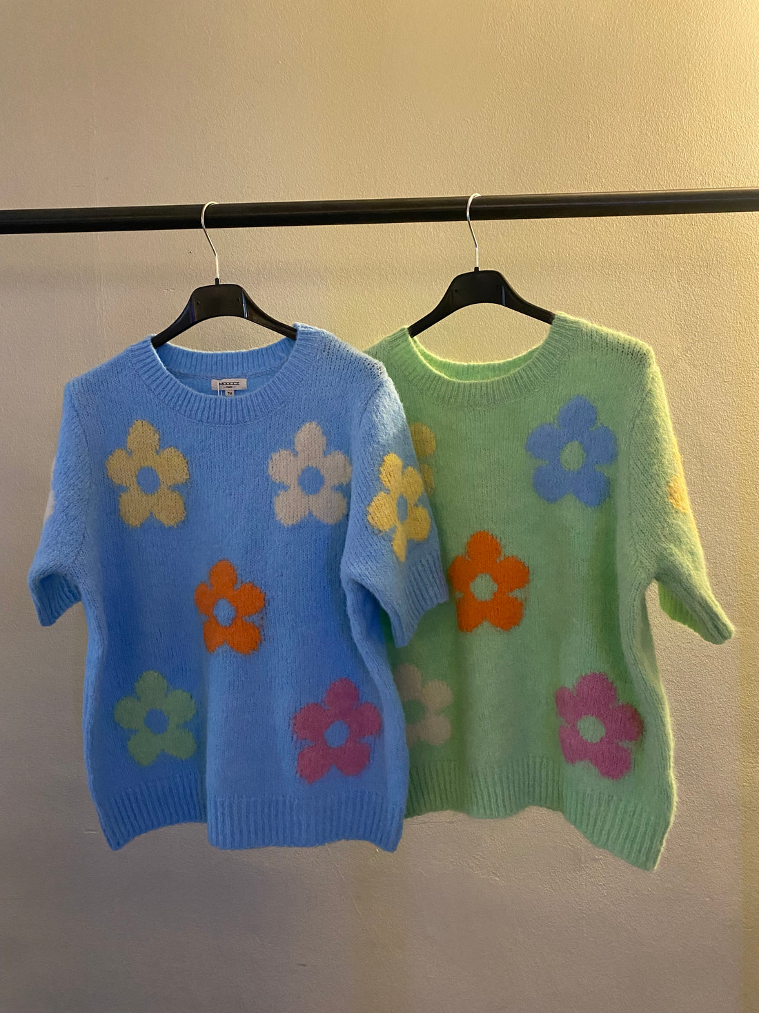Pullover Flowers kurzarm in 2 Farben
